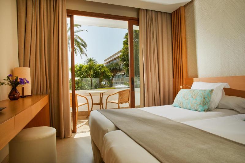 Standard Double or Twin Room image 4