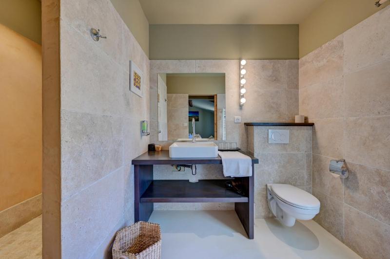 Standard Triple Room image 3