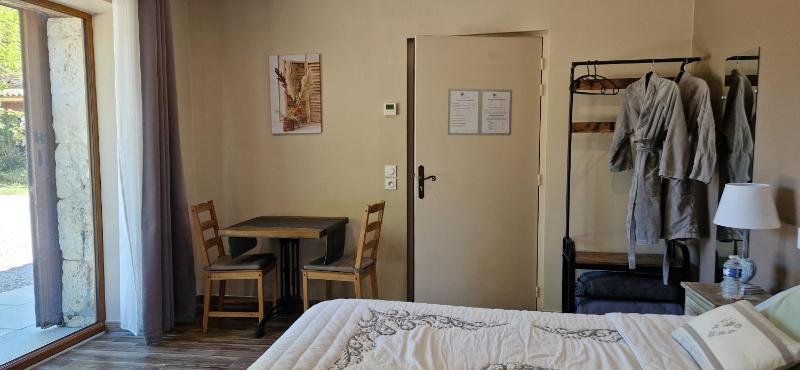 Double Room with Private Bathroom image 2