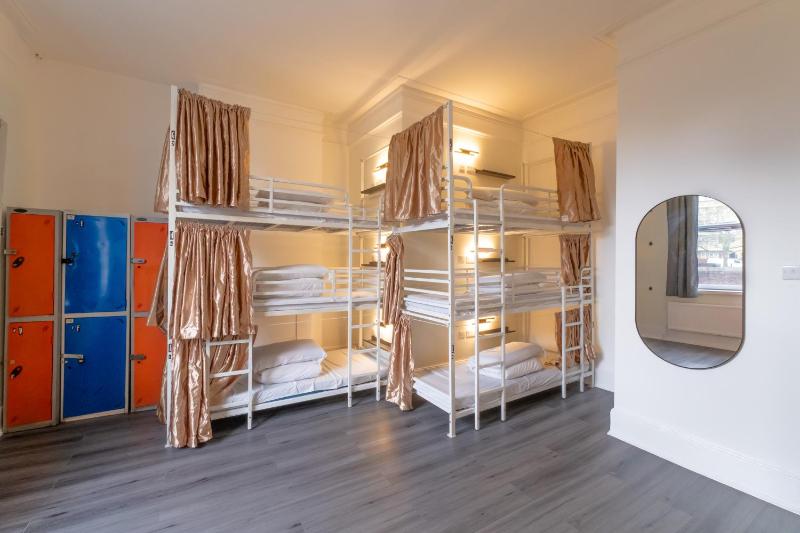 Bed in 12-Bed Mixed Dormitory Room image 1