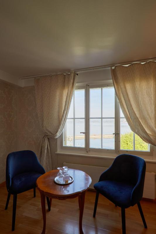 Deluxe Room image 1