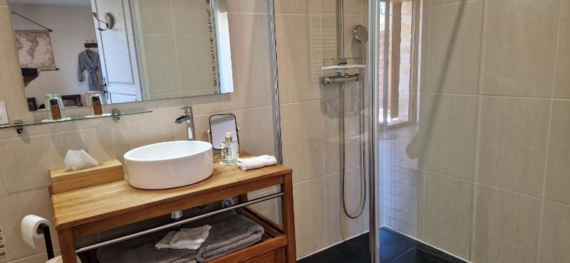 Double Room with Private Bathroom image 2