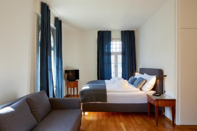 Double Room with Extra Bed image 4