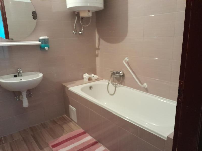 Deluxe Double Room with Bath image 3