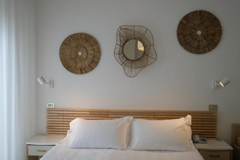 Classic Double or Twin Room image 3