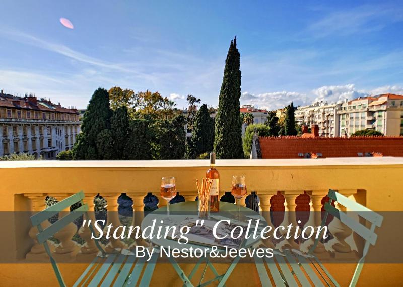 Nestor&Jeeves - ELEGANCE RIVIERA - Central - Close sea Images