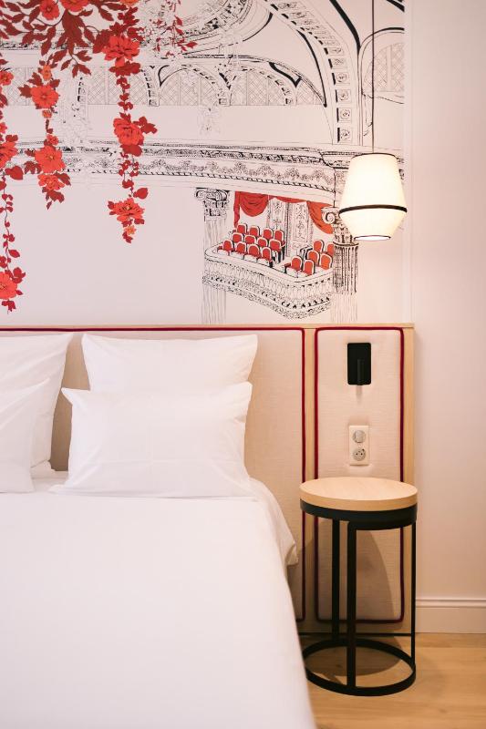 Standard Double Room image 4