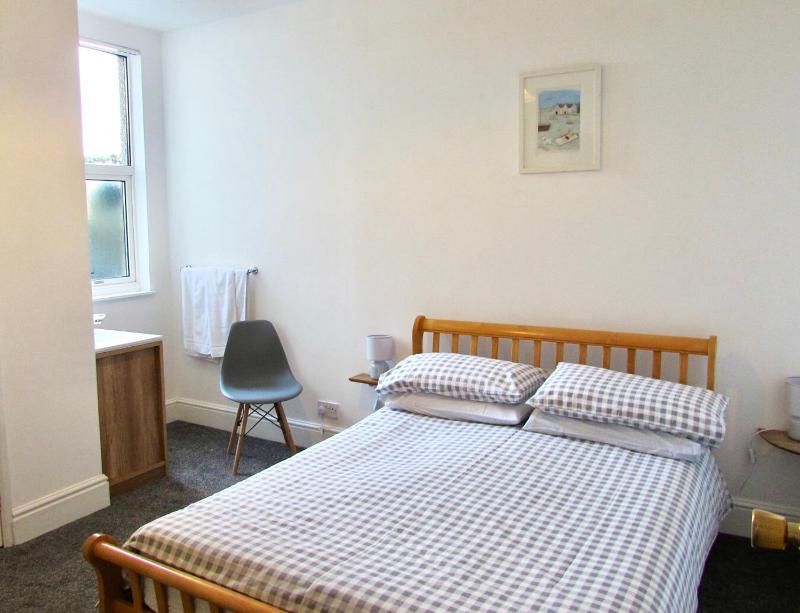 Standard Double Room image 3