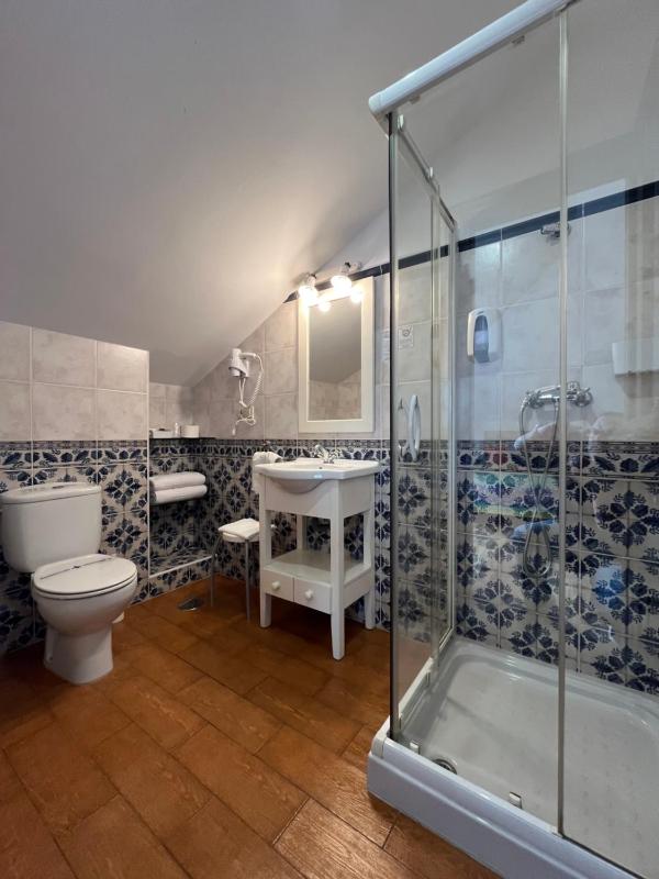 Double or Twin Room image 2