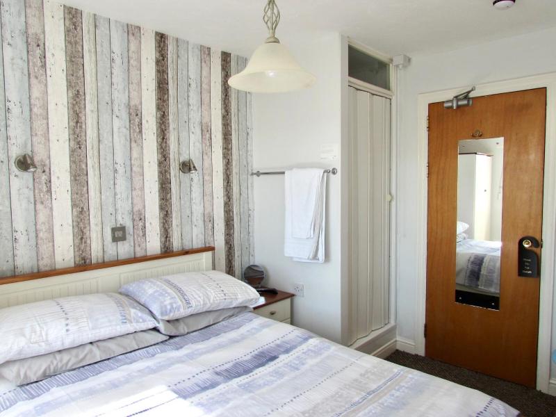 Double Room with Private External Bathroom image 4