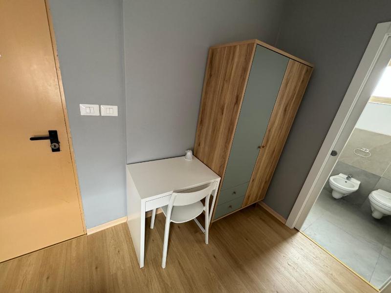 Single Room image 3