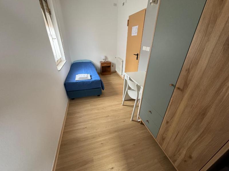Single Room image 4