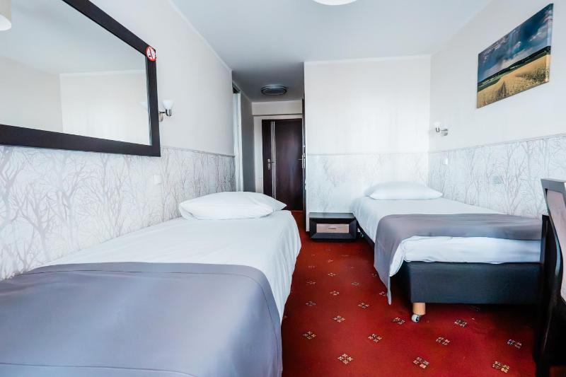 Standard Double Room image 4