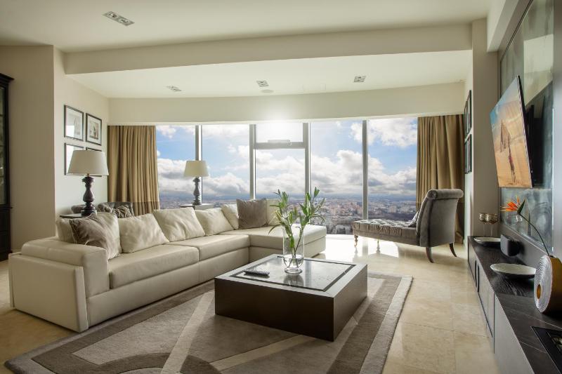 30th+ Floor Apartments in Sky Tower - image 8