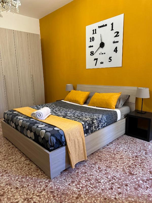 Basic Triple Room with Shared Bathroom image 4