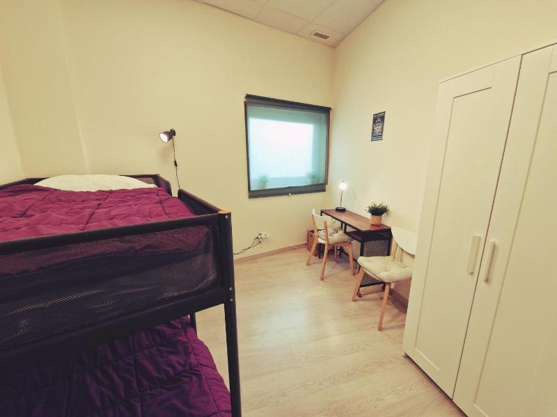 Double Room with Shared Bathroom image 2