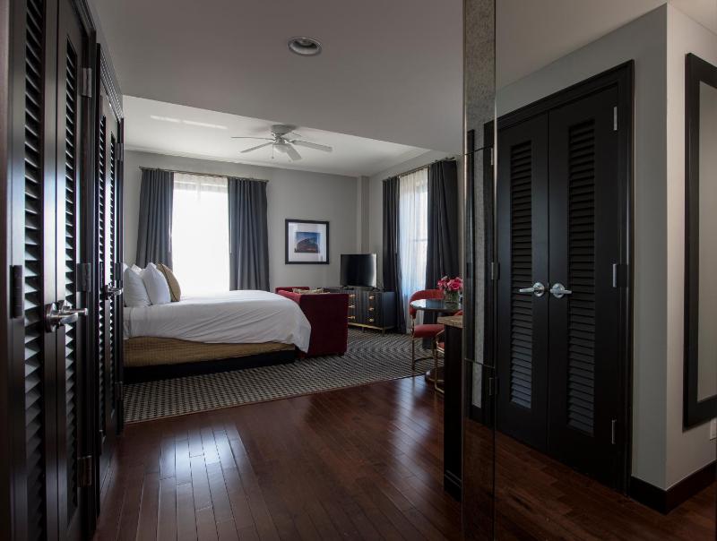 Luxury King image 1