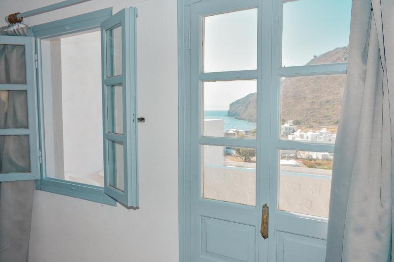 Double Room with Sea View image 3