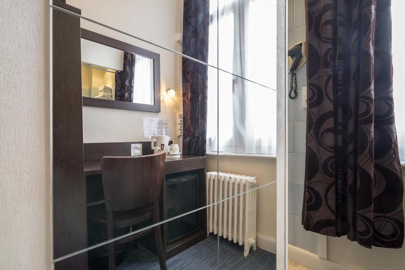Double Room image 3