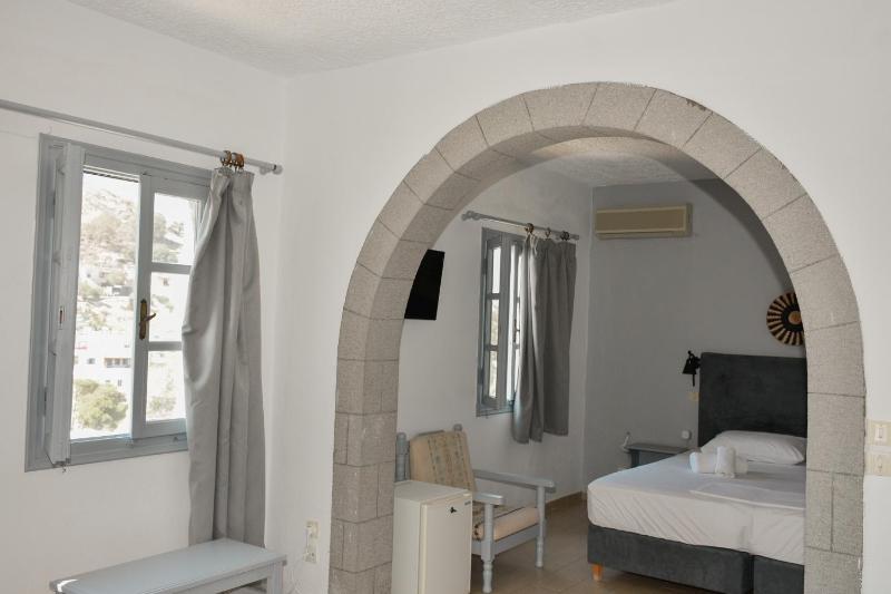 Standard Triple Room image 4