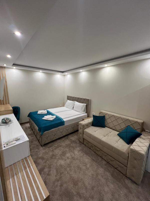 Triple Room with Balcony image 1