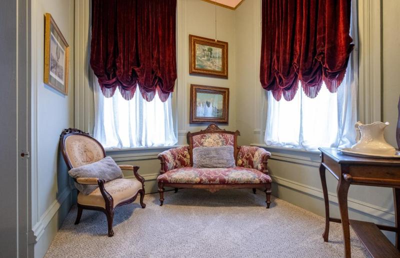 King Suite image 2