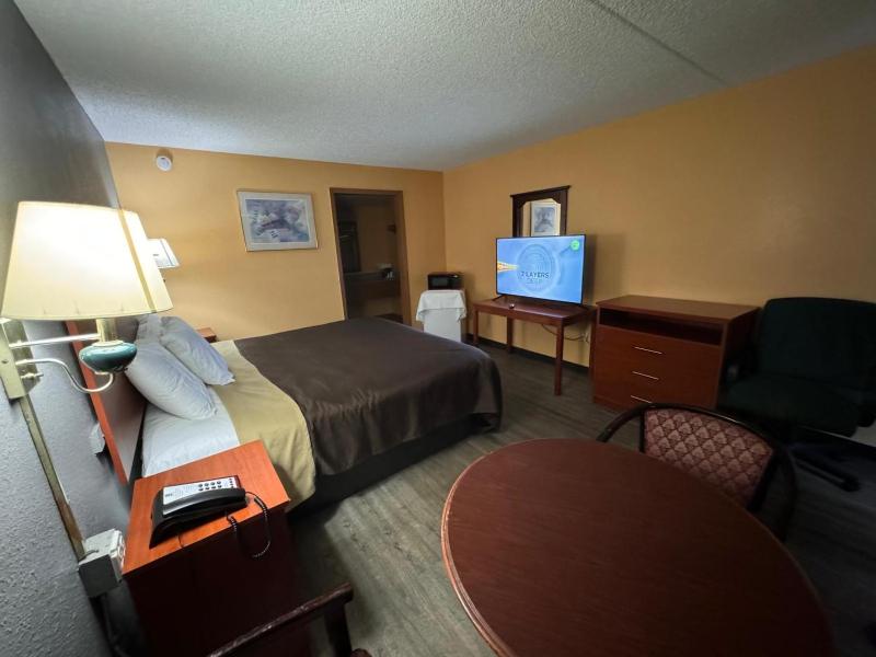 King Room - Non-Smoking image 3