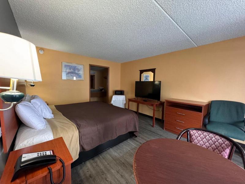 King Room - Non-Smoking image 3