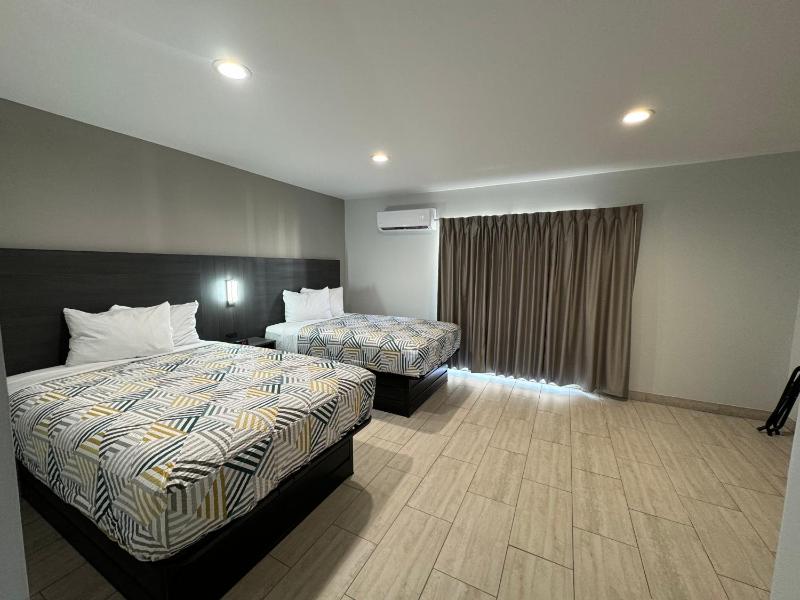 Quadruple Room - Non-Smoking image 4