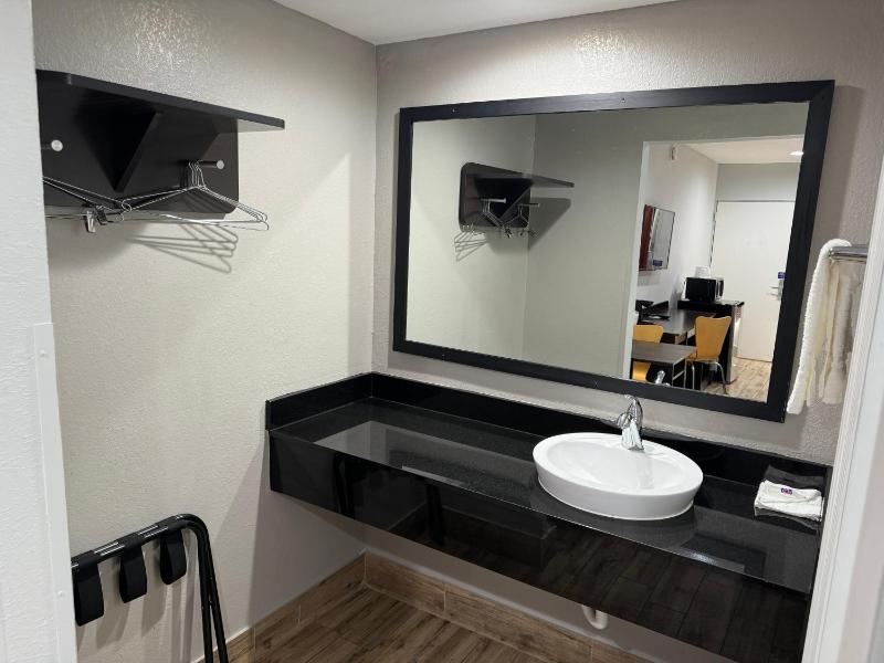 Deluxe Quadruple Room - Non-Smoking image 2