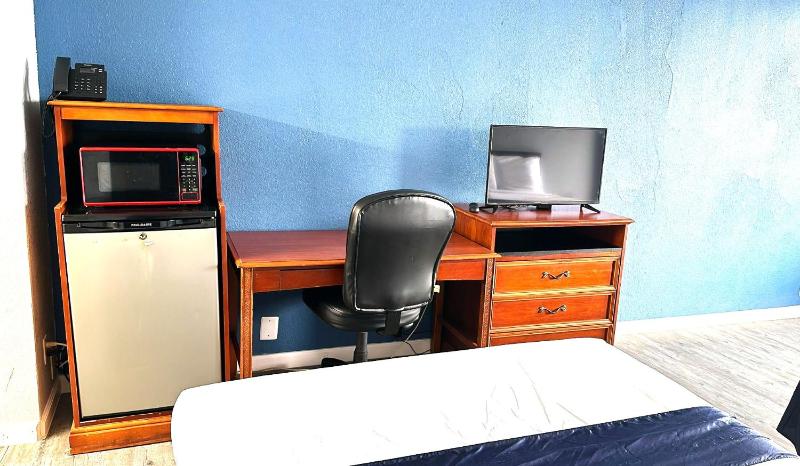 King Room - Non-Smoking image 3