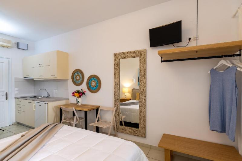 Studio with Sea View (2 Adults) image 4