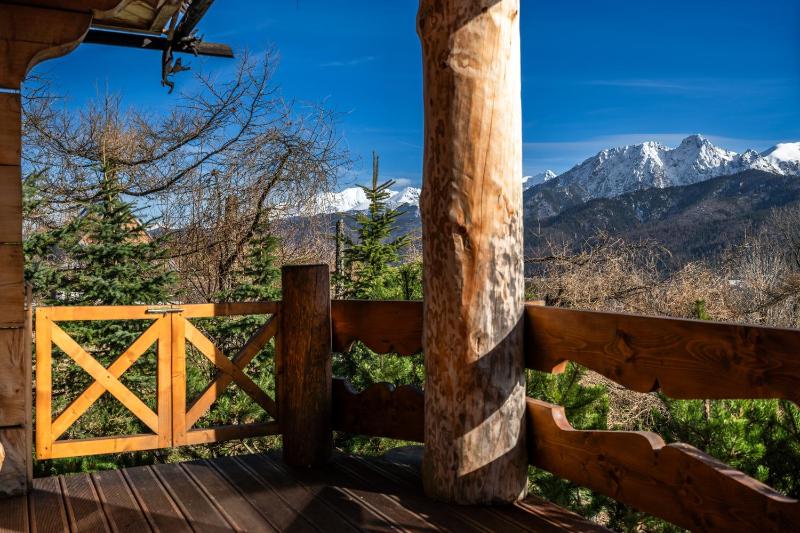 Panoramic One-Bedroom Apartment with Balcony, Fireplace and Mountain view image 1