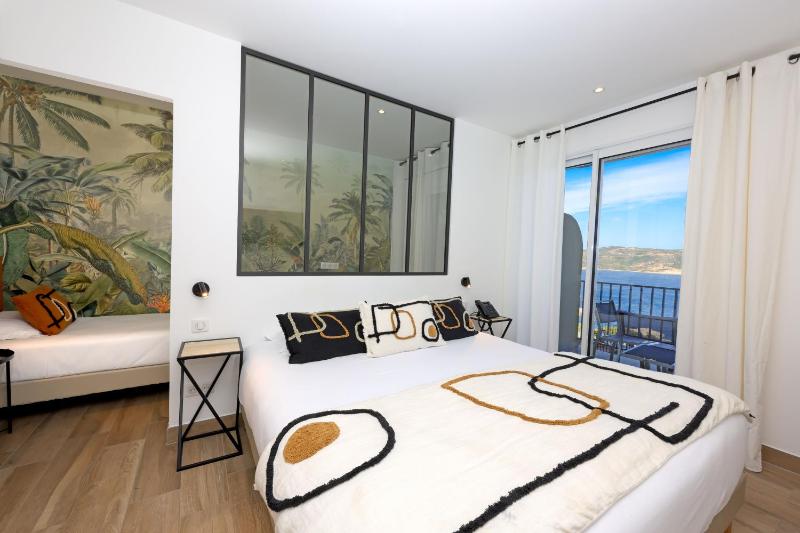 Panorama Triple Room with  Balcony and sea view image 3