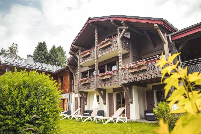 6 Bedroom Chalet image 1