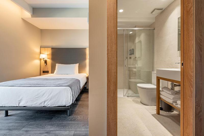 Single Room with Balcony image 1