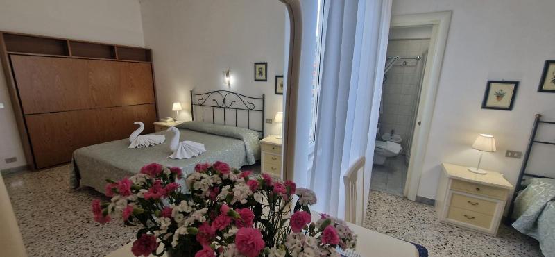 Double or Twin Room image 3