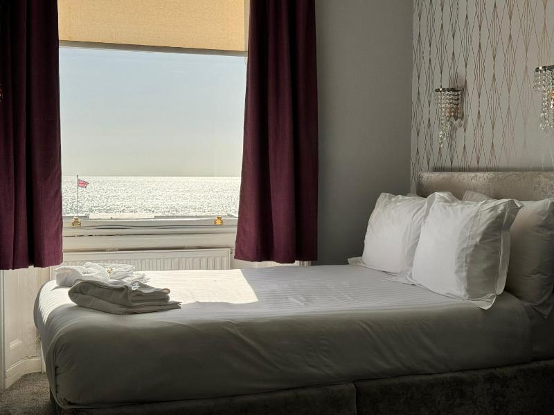 Family Room with Sea View image 3