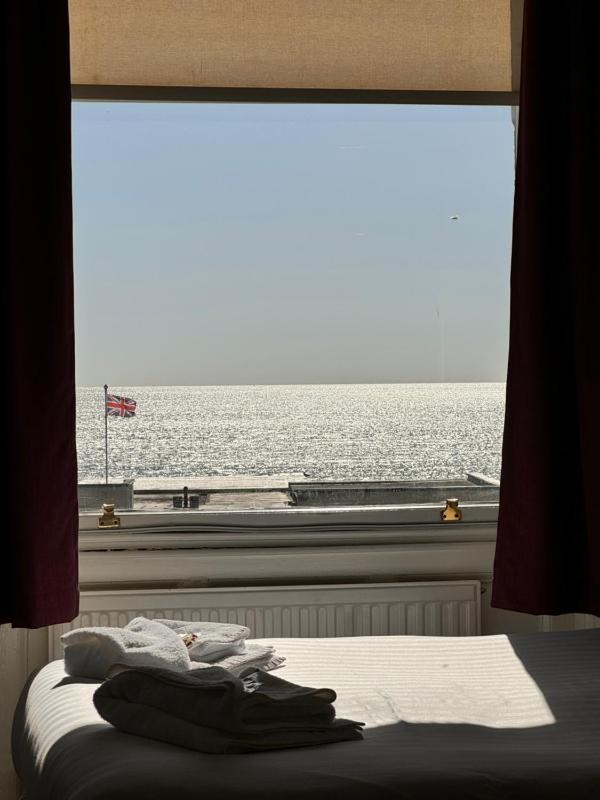 Marina Court - image 32