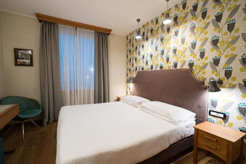 Double or Twin Room with City View image 2