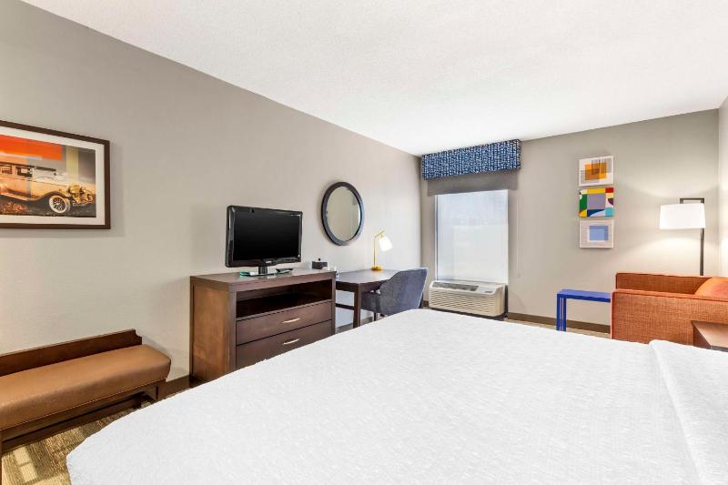 King Room with King Bed - Non-Smoking image 1