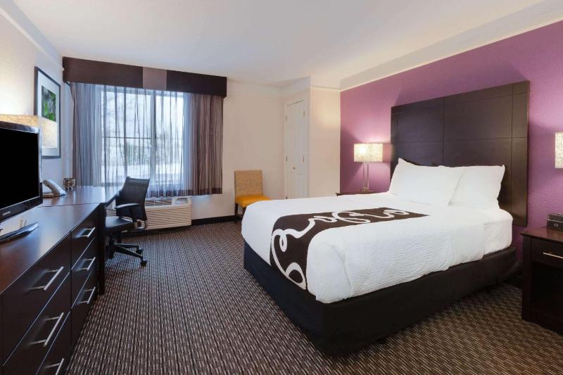 Double Room - Mobility Access/Non-Smoking image 1