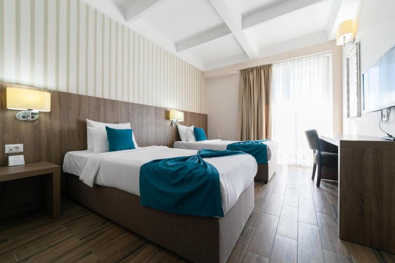 Double Room with Sea View image 3