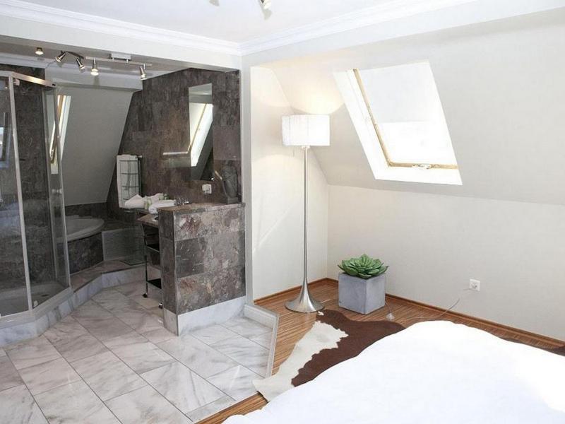 Grand Apartment image 3