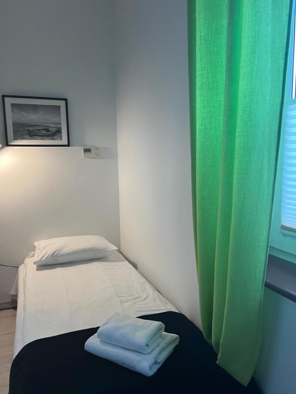 Small Single Room image 4