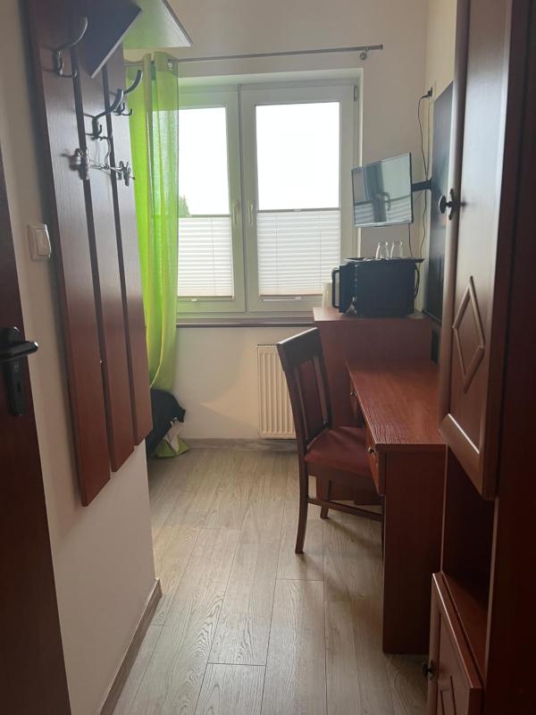 Small Single Room image 3