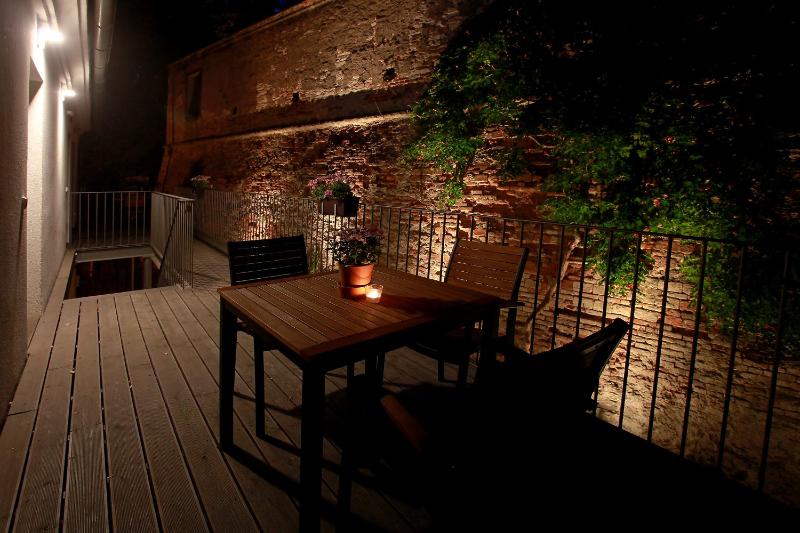 Double Room with Patio image 2