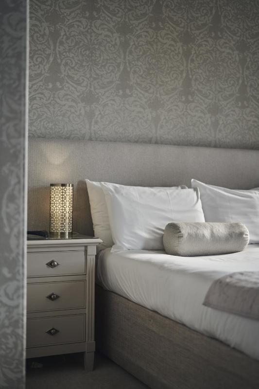 Deluxe Double Room with Balcony image 1