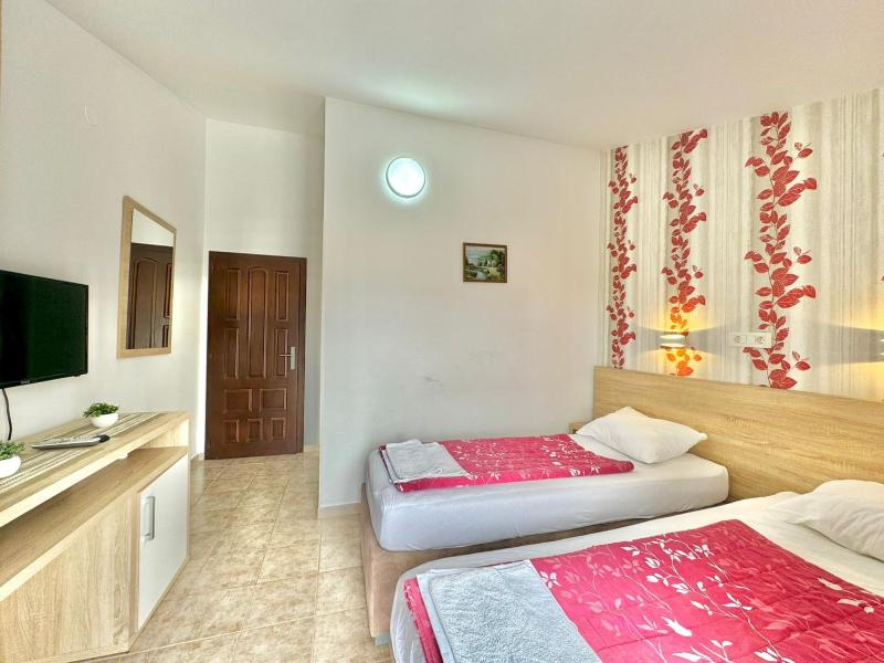 Double or Twin Room with Balcony image 3