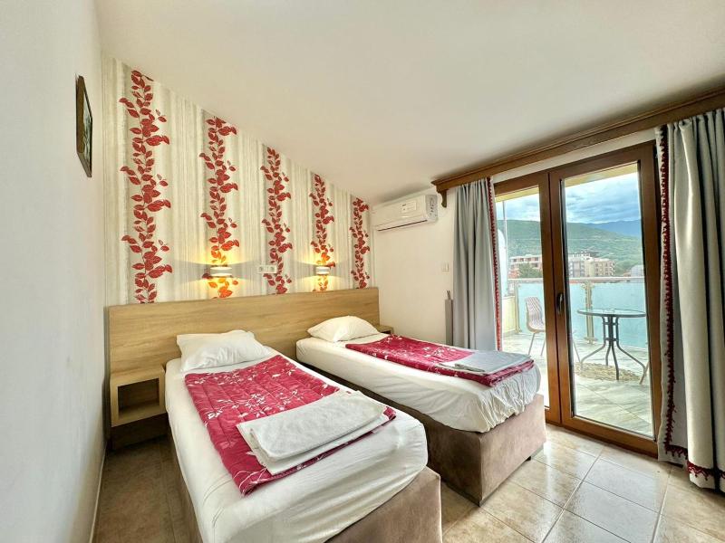 Double or Twin Room with Balcony image 4